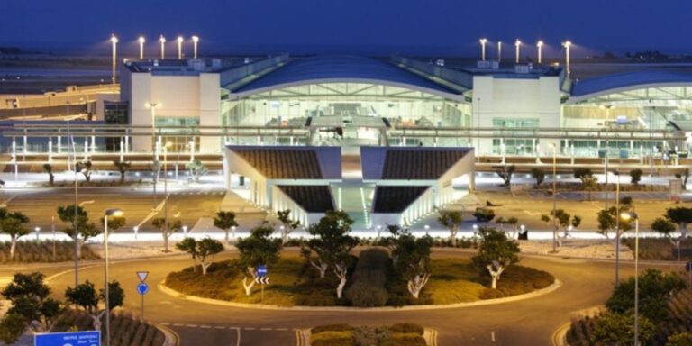 Ουκρανή συνελήφθη με 81 κούτες τσιγάρων στο αεροδρόμιο Λάρνακας