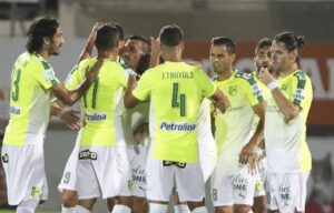 Σαν …τρελοί περιμένουν τον ''τελικό'' με τον Απόλλωνα στην ΑΕΚ ( ΒΙΝΤΕΟ)