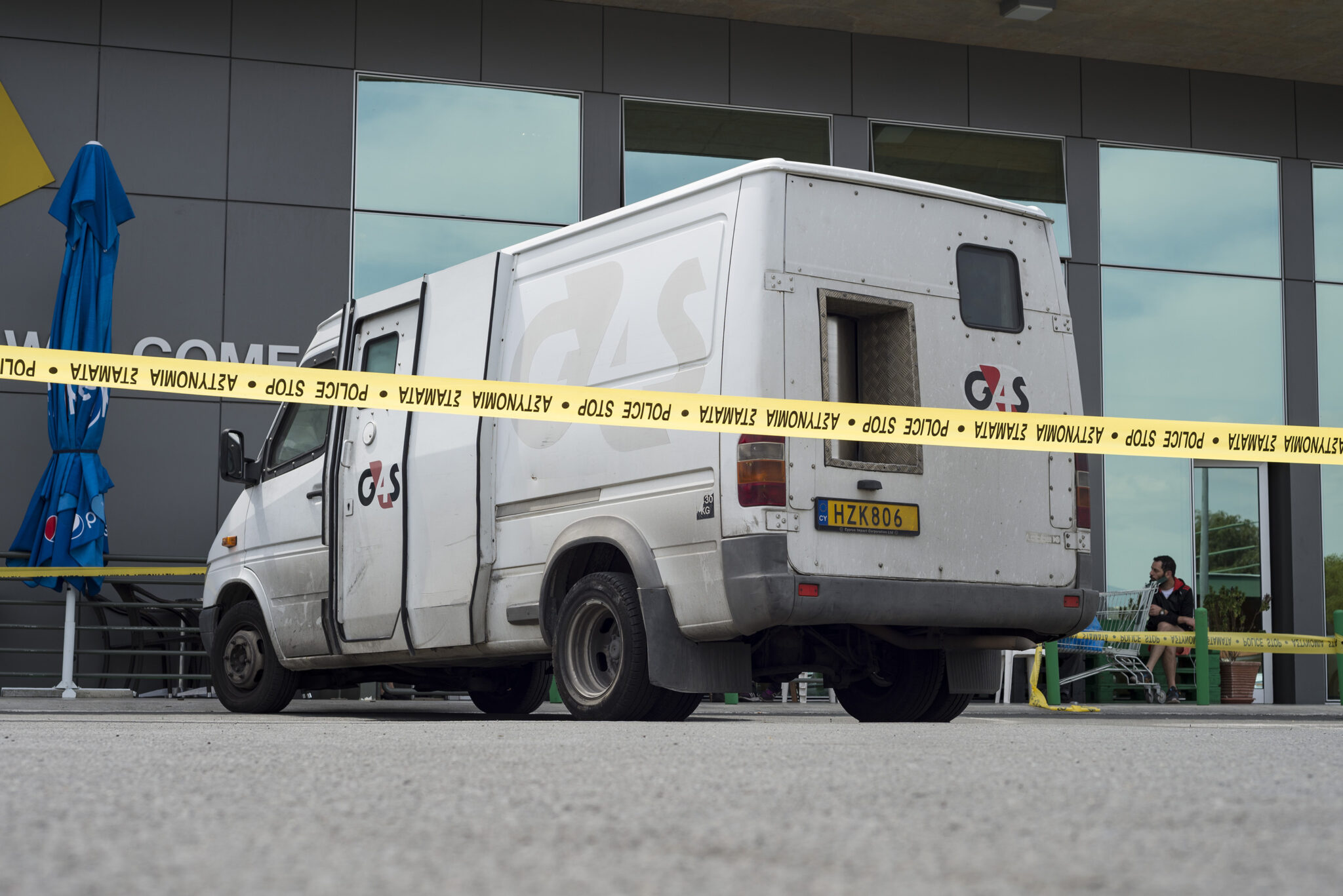 Καρέ-καρέ η στιγμή της ένοπλης ληστείας στον Ύψωνα (ΒΙΝΤΕΟ-ΦΩΤΟ)