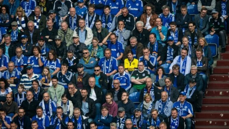 Ο Μπάρτρα ψάχνει την ''μοναχική'' οπαδό της Ντόρτμουντ