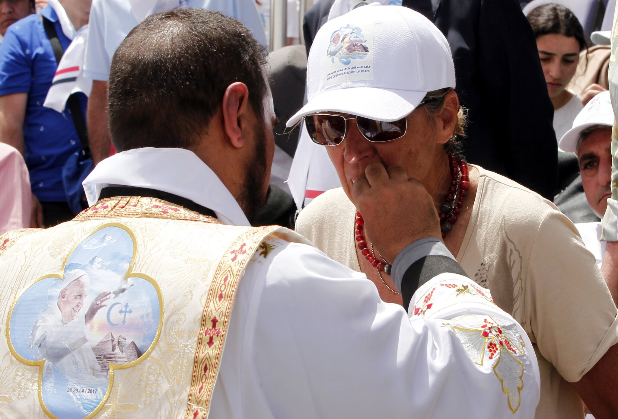 Λειτουργία υπό δρακόντεια μέτρα ασφαλείας,σε στάδιο του Καΐρου,τέλεσε ο Πάπας