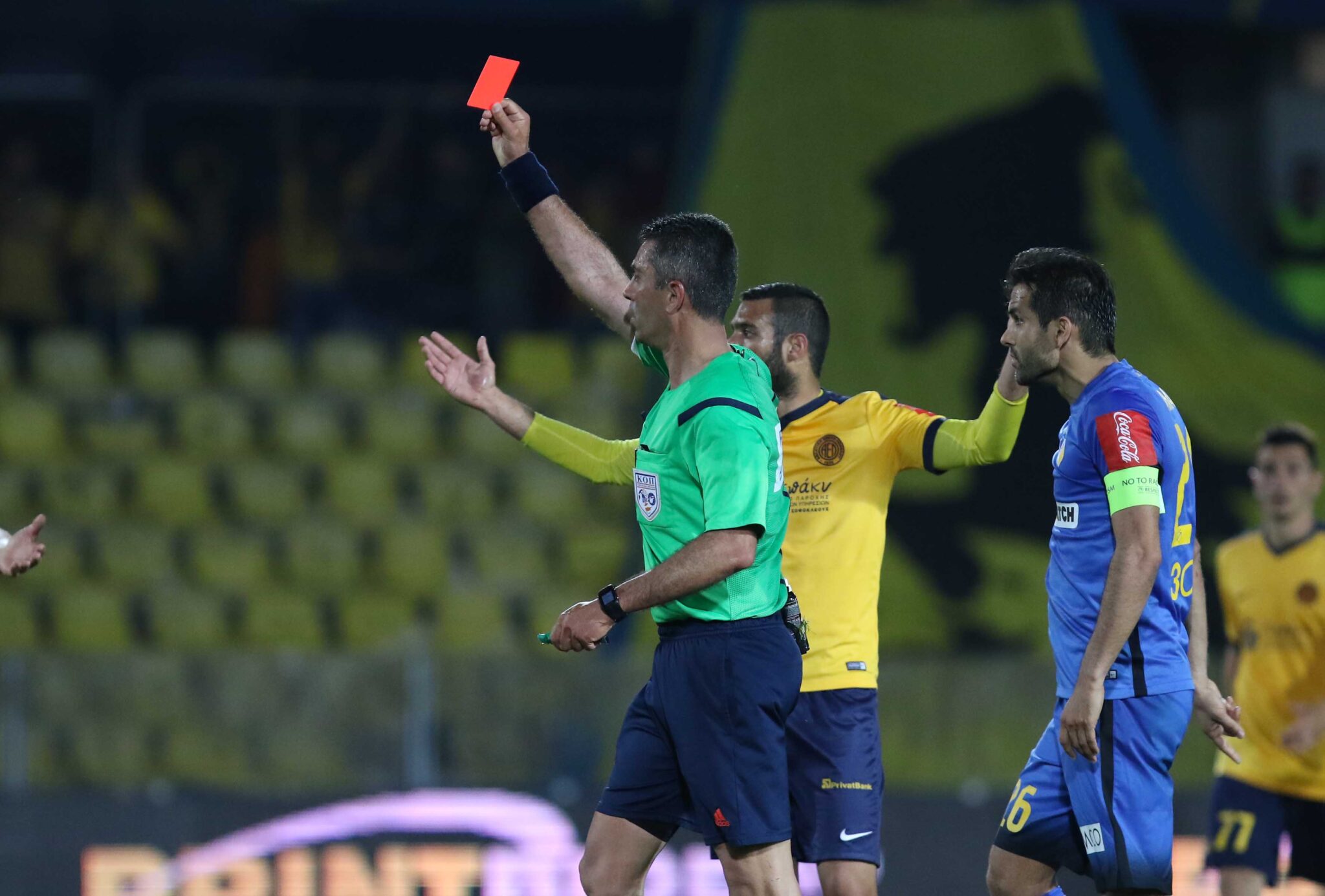 «Τραγελαφικά τα όσα ζήσαμε» λέει η ΑΕΛ, για ψεύδη μιλά ο Αρουαμπαρένα