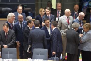 Σύνοδος Κορυφής: Επικύρωσαν τις κατευθυντήριες γραμμές του Brexit