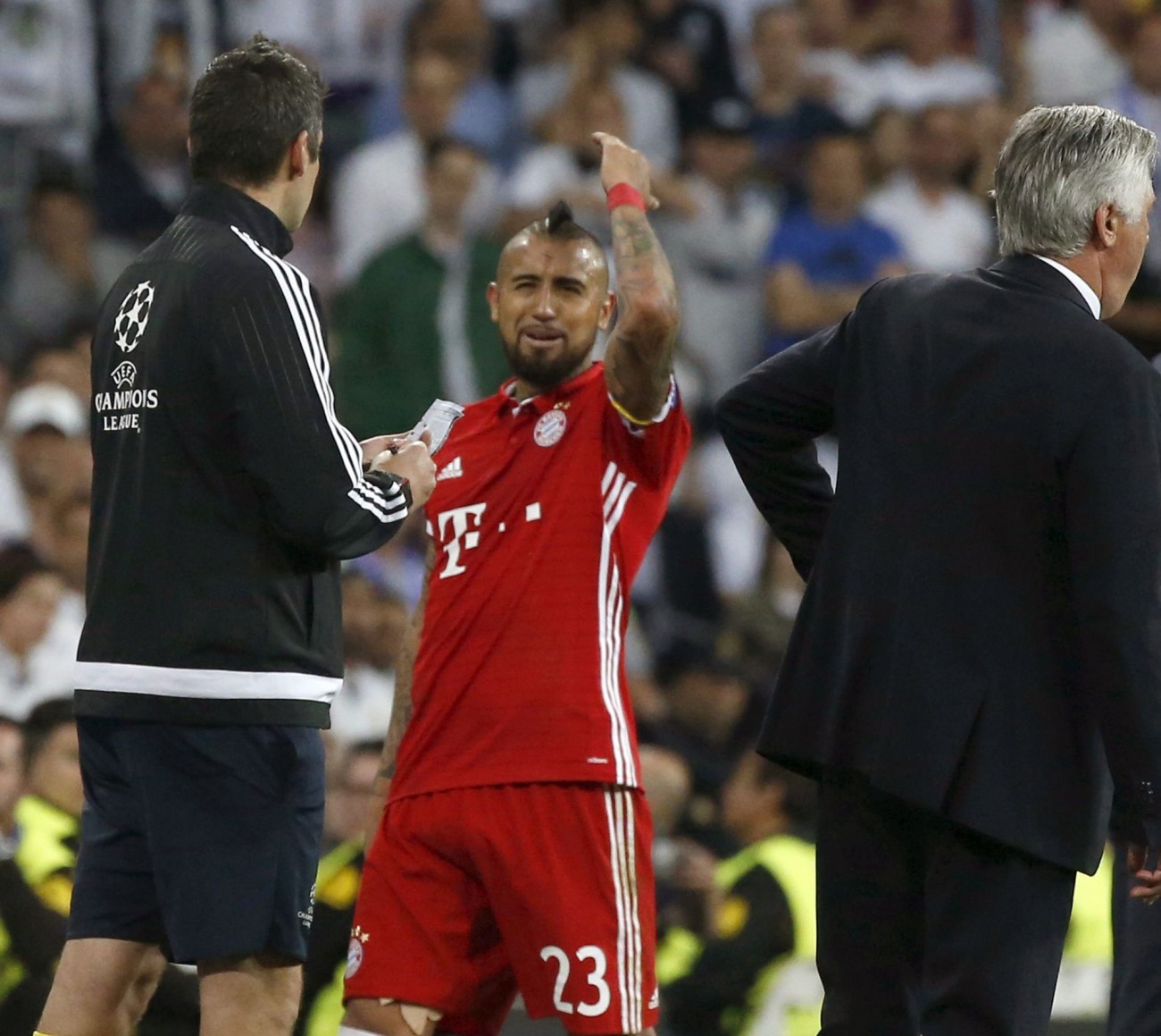 Την ''έπεσαν'' στον Κασάι παίκτες της Μπάγερν,επενέβη η αστυνομία !