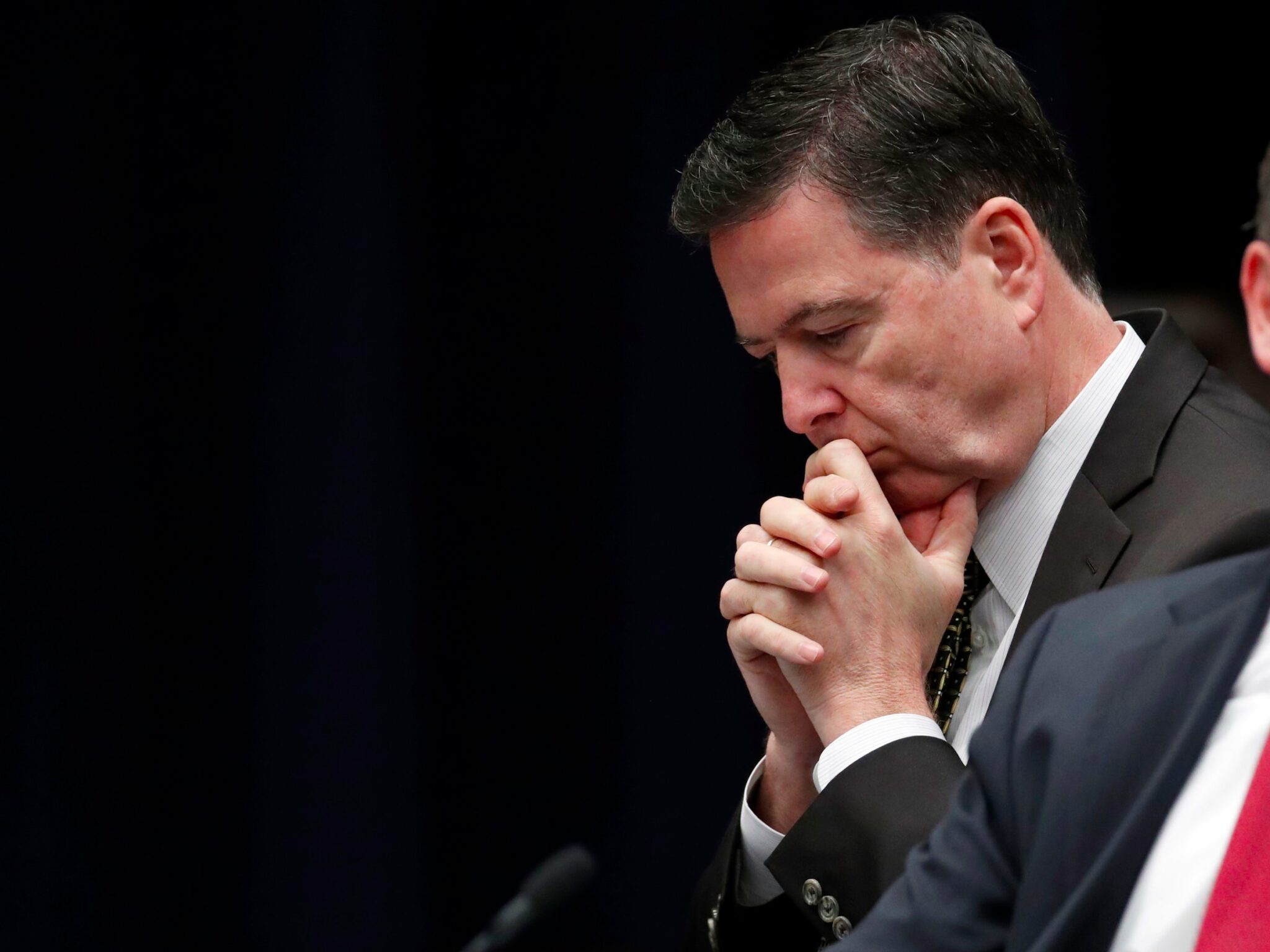 Την απομάκρυνση του διευθυντή του FBI, διέταξε ο Ντόναλτ Τραμπ (ΕΓΓΡΑΦΟ)