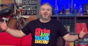 H σάτιρα του Λούη Πατσαλίδη προς τον Αρχιεπίσκοπο Κύπρου (ΒΙΝΤΕΟ)