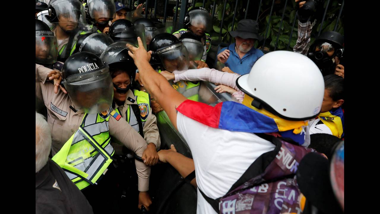 Βενεζουέλα: Βίαια επεισόδια σε διαδήλωση συνταξιούχων