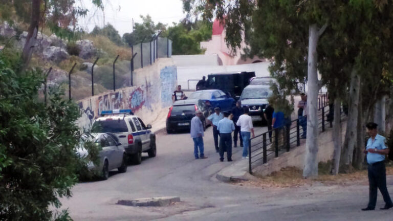 Παραδόθηκε ο ένοπλος που είχε εισβάλει στα γραφεία του ΟΚΑΝΑ στα Χανιά