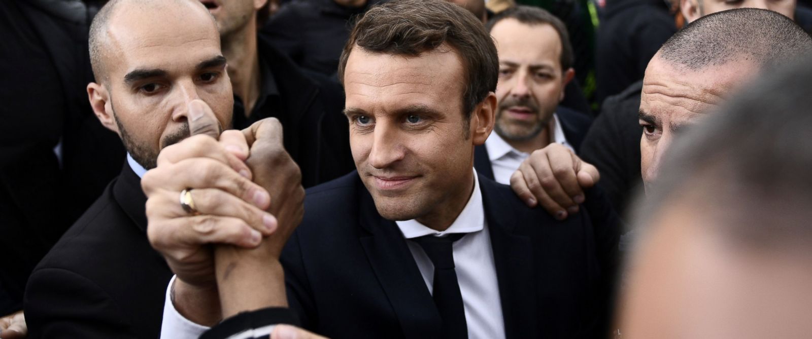 Πού υστερεί ο Εμανουέλ Μακρόν;