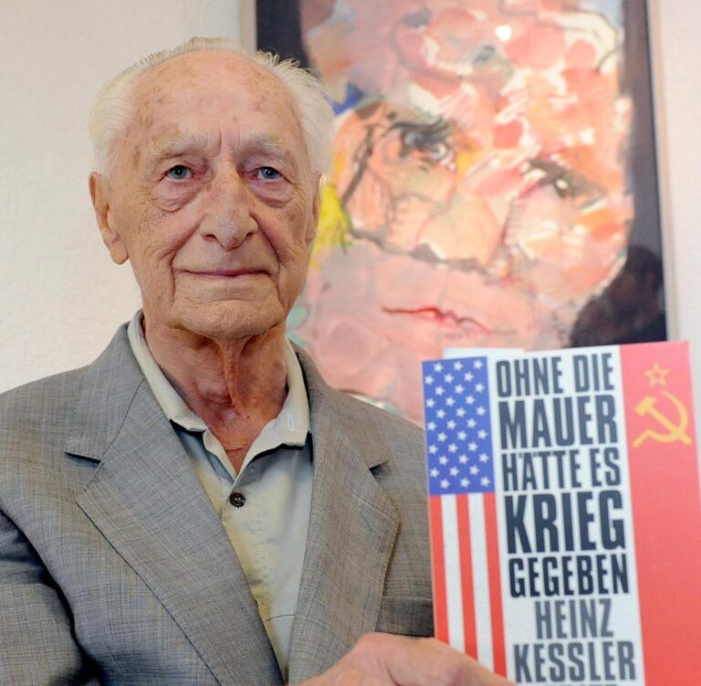 Πέθανε ο τελευταίος υπουργός Άμυνας της Ανατολικής Γερμανίας,Χάιντς Κέσλερ