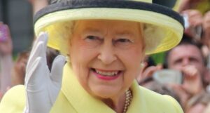 Η Βασίλισσα Ελισάβετ έχει κρυφό Facebook;
