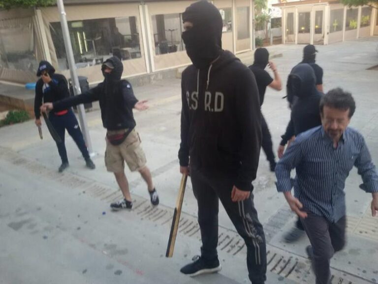 Σύλληψη 42χρονου για την "εισβολή" κουκουλοφόρων στο ΤΕΠΑΚ (ΒΙΝΤΕΟ)