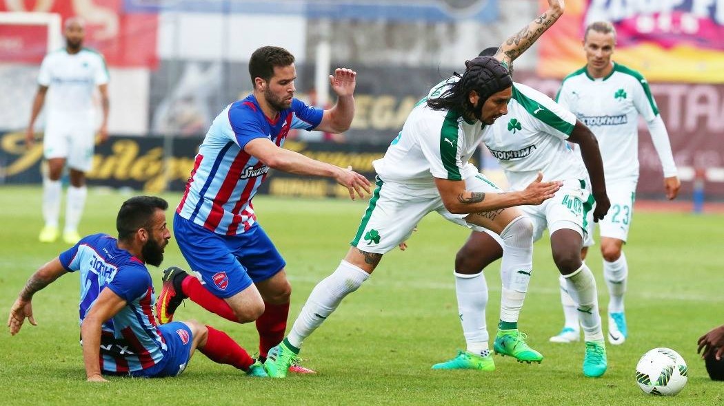 Άντεξε στην "πλατεία" παρά τους τραυματισμούς και την αποβολή