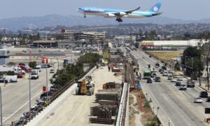 Οκτώ τραυματίες απο τη σύγκρουση αεροσκάφους με φορτηγό στο Λος Άντζελες