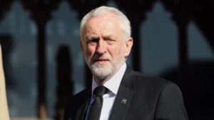 Βρετανία: Κλείνει η ψαλίδα μεταξύ Συντηρητικών και Εργατικών