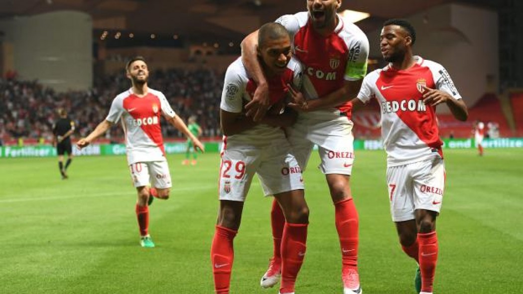 Η πριγκίπισσα Μονακό κάθισε στον Γαλλικό  θρόνο