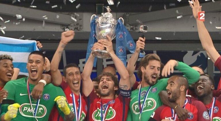 Στις καθυστερήσεις, με αυτογκολ, αλλά το «σήκωσε» η Παρί