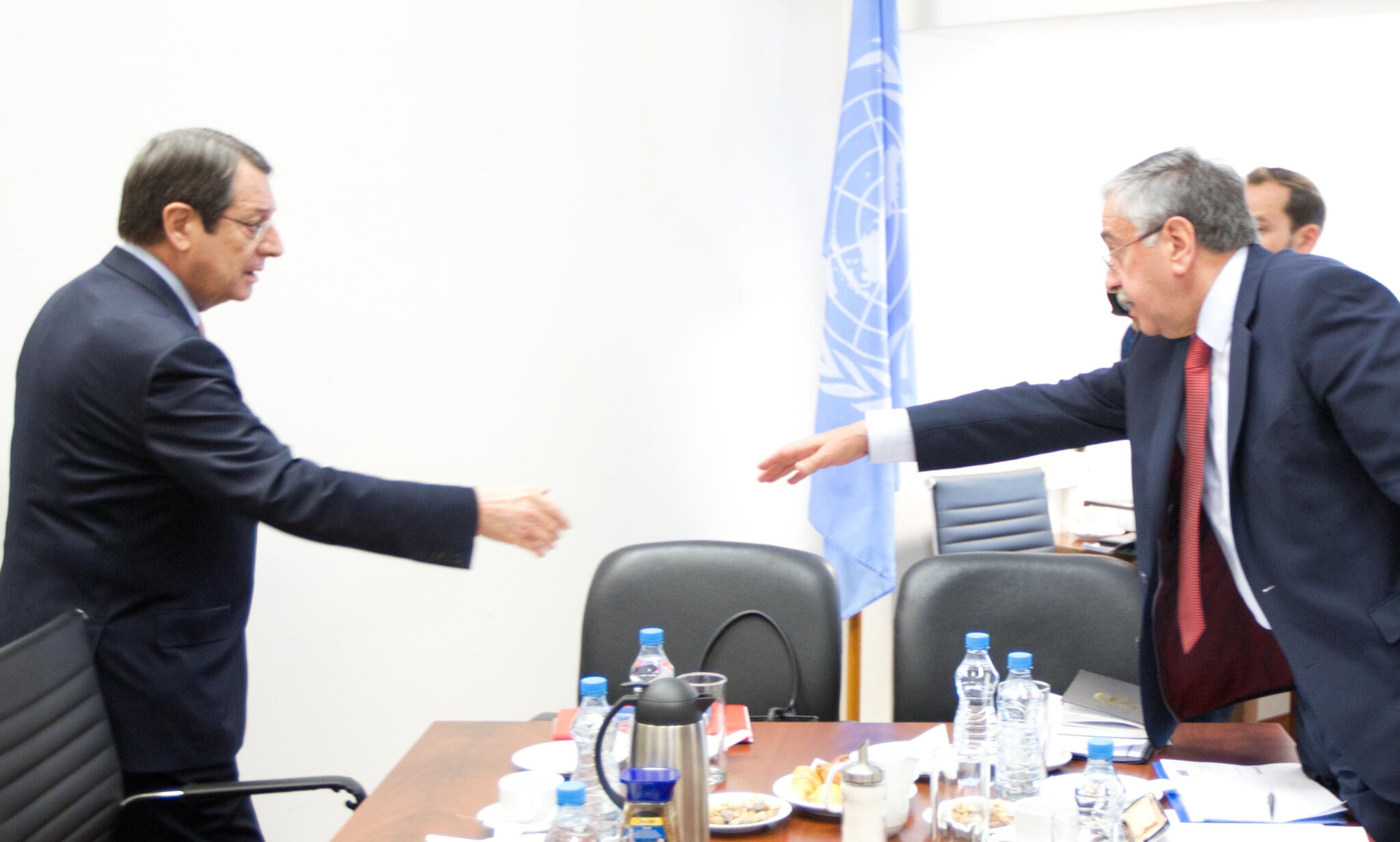 Πού διαφωνούν Αναστασιάδης-Ακιντζί για τη συνέχεια των συνομιλιών;