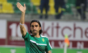 Ο Ηλίας λέει πως θέλει να συνεχίσει να παίζει μπάλα