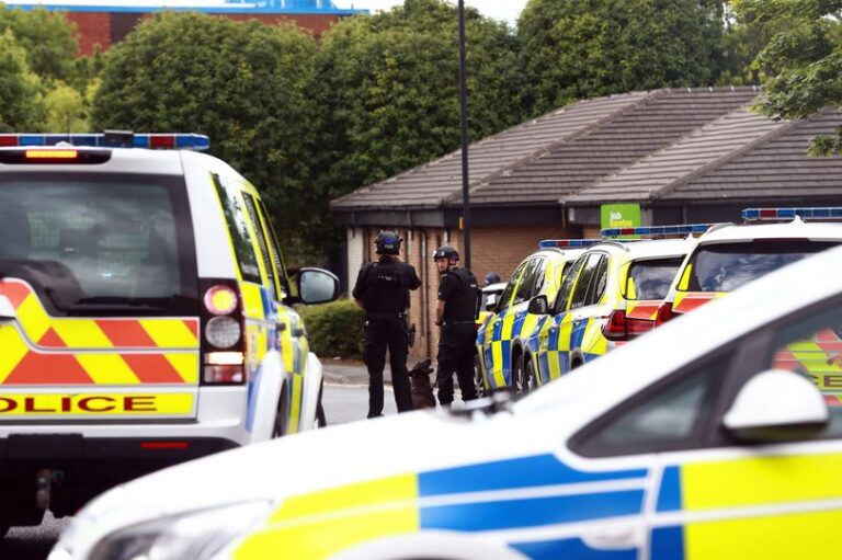 Συνελήφθη από την Βρετανική Αστυνομία ο άντρας που κρατούσε ομήρους (ΦΩΤΟ)