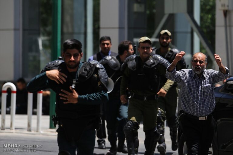 Εικόνες σοκ από το μακελειό στην Τεχεράνη Ανέλαβε την ευθύνη το ISIS