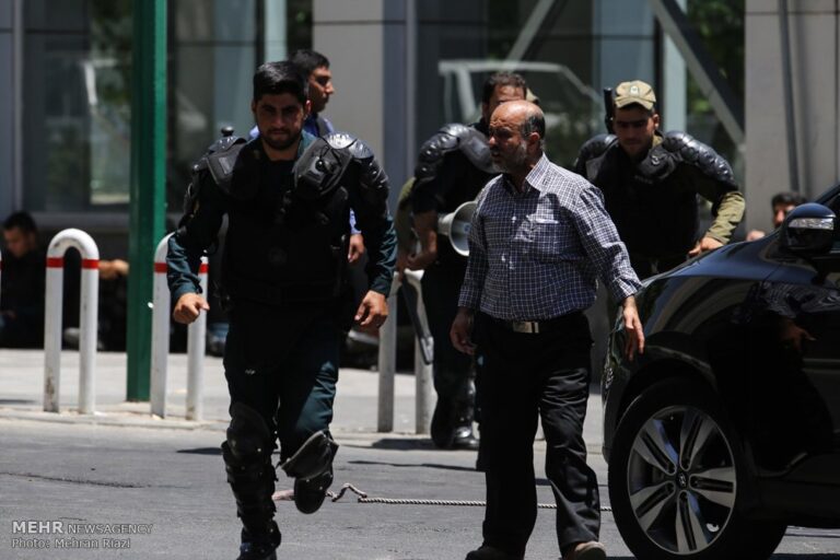 Στους δεκατρείς οι νεκροί από την επίθεση στην Τεχεράνη