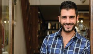 Μαρίνος Κόνσολος:"Περιμένω τον έρωτα να μου χτυπήσει την πόρτα.Δεν τον επιδιώκω"