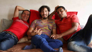 Αναγνωρίστηκε για πρώτη φορά γάμος μεταξύ τριών ανδρών στην Κολομβία