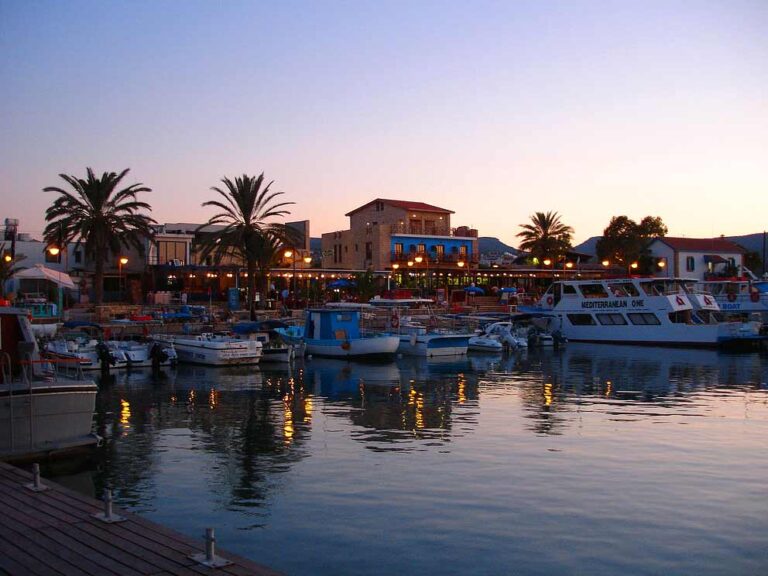 Δύο τραυματίες μετά από έκρηξη σκάφους στο Λατσί (ΒΙΝΤΕΟ)