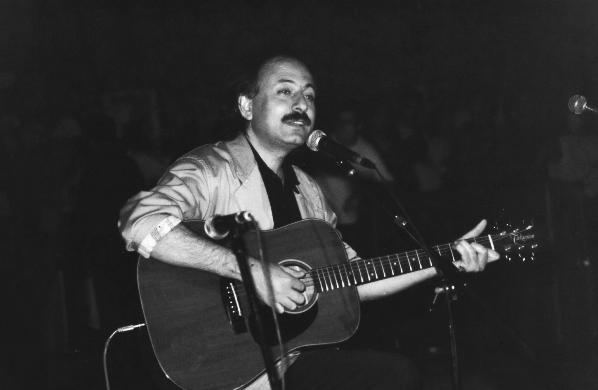 Αφιέρωμα στον Τόκα: Πλήθος κόσμου τραγούδησε επιτυχίες του (ΒΙΝΤΕΟ)