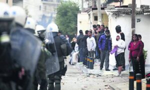 Εκτός ελέγχου η κατάσταση στο Μενίδι  (ΒΙΝΤΕΟ)