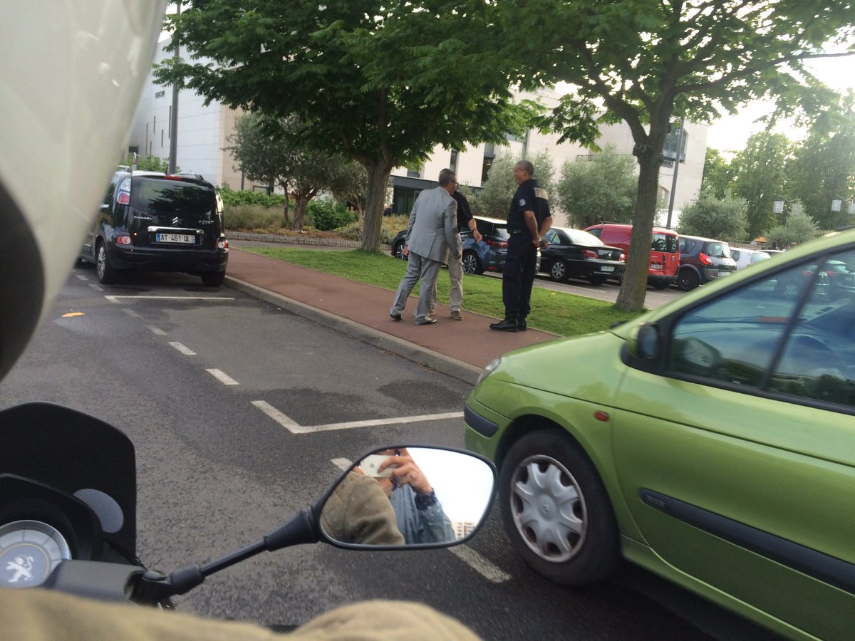 Σύλληψη άνδρα που προσπάθησε να πατήσει πεζούς στο Παρίσι