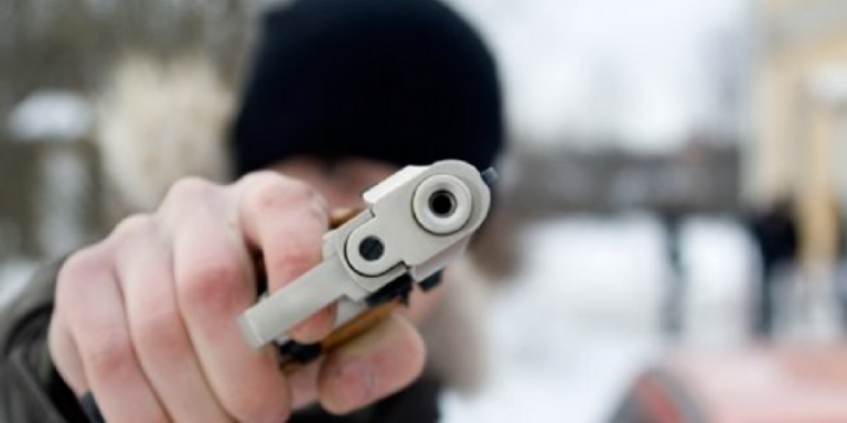 Μπήκε σε ιδιωτικό νοσοκομείο της Πάφου και πρόταξε πιστόλι