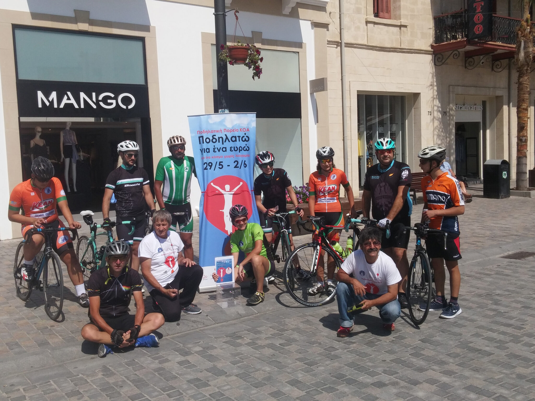 Ποδηλάτησε 800 χιλιόμετρα "για ένα ευρώ για ένα κόσμο χωρίς λευχαιμία"