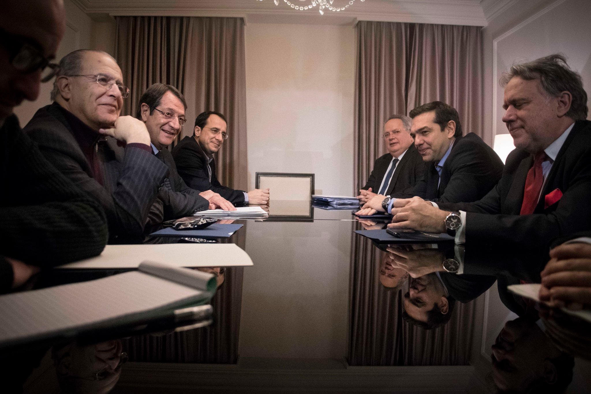 Συνάντηση Τσίπρα-Αναστασιάδη παρουσία ΥΠΕΞ στις Βρυξέλλες