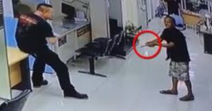 Αστυνομικός αφόπλισε ένοπλο με μια… αγκαλιά! (ΒΙΝΤΕΟ)