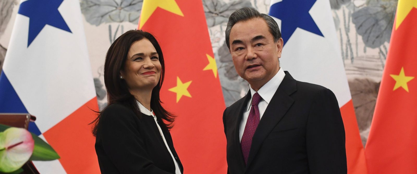 Σύναψη διπλωματικών σχέσεων Κίνας-Παναμά