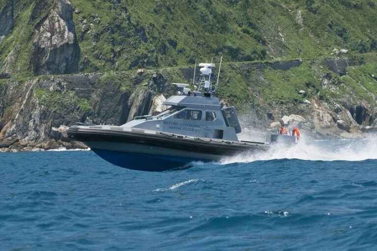 Επιχείρηση της Λιμενικής Αστυνομίας για τη διάσωση τουριστών στην Αγία Νάπα