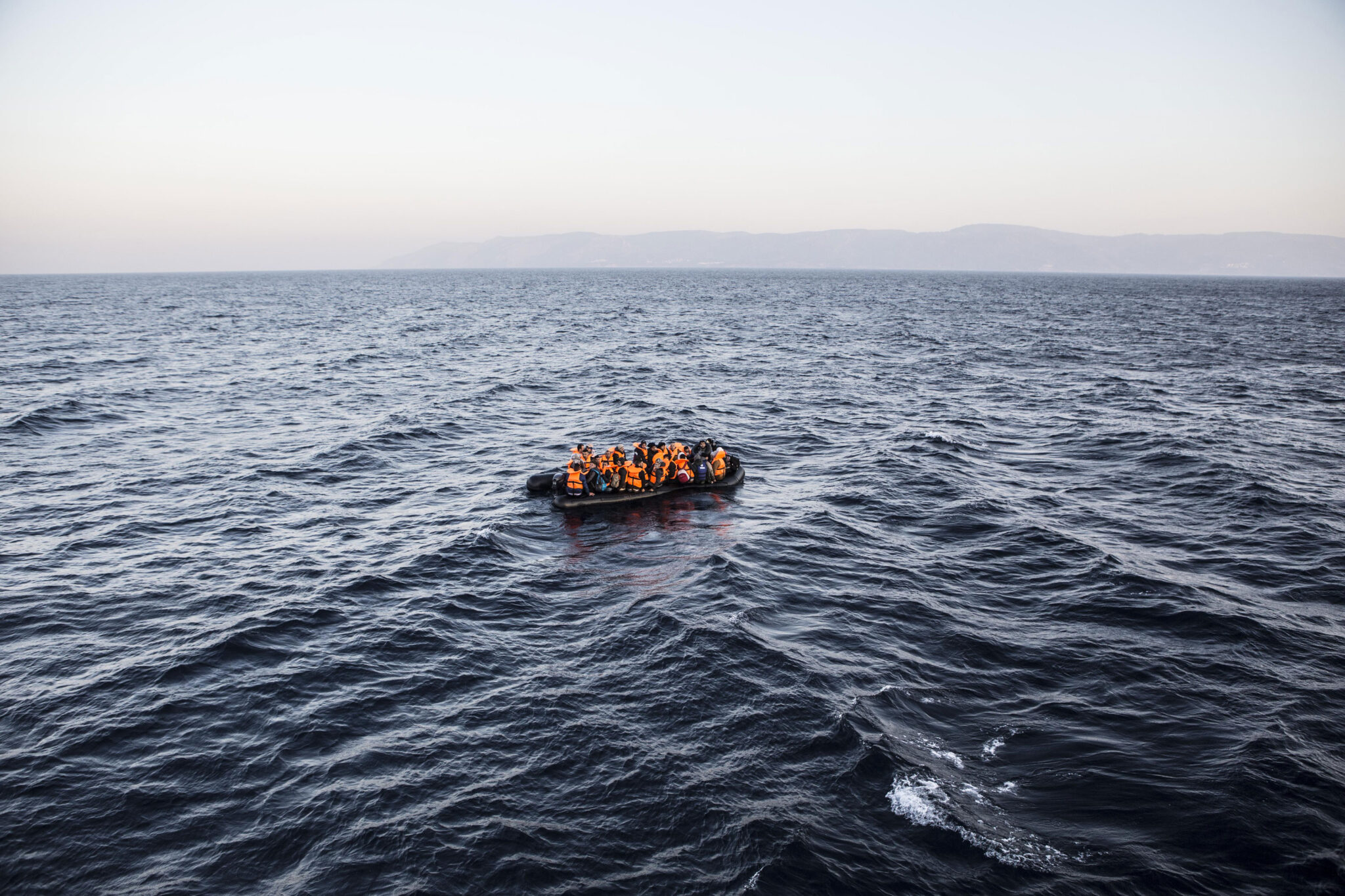 Σκάφος με περίπου 110 πρόσφυγες εντοπίστηκε νότια της Μεθώνης