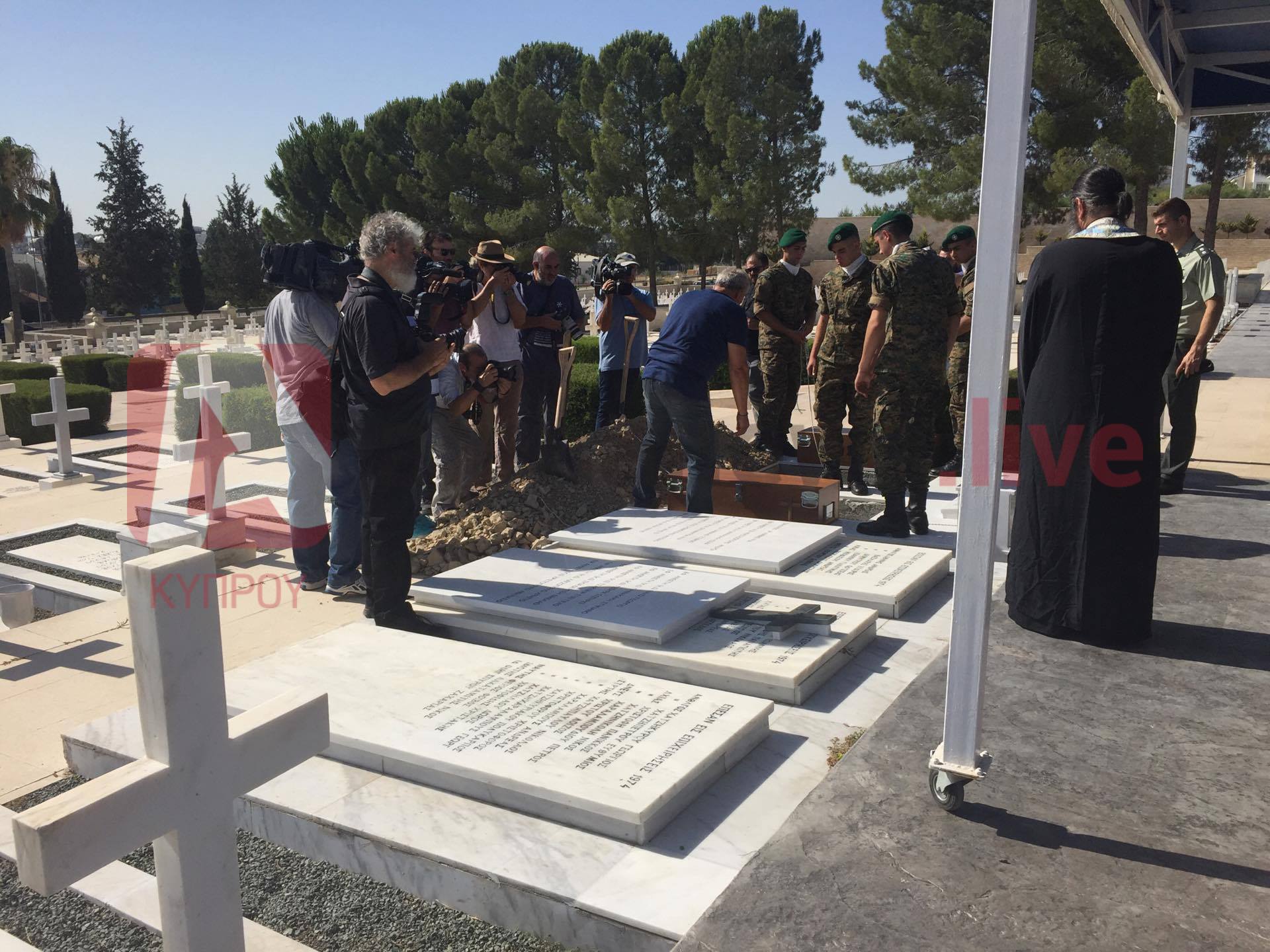 ΝΟΡΑΤΛΑΣ: Ταφή μη ταυτοποιημένων οστών 15 καταδρομέων (ΒΙΝΤΕΟ)