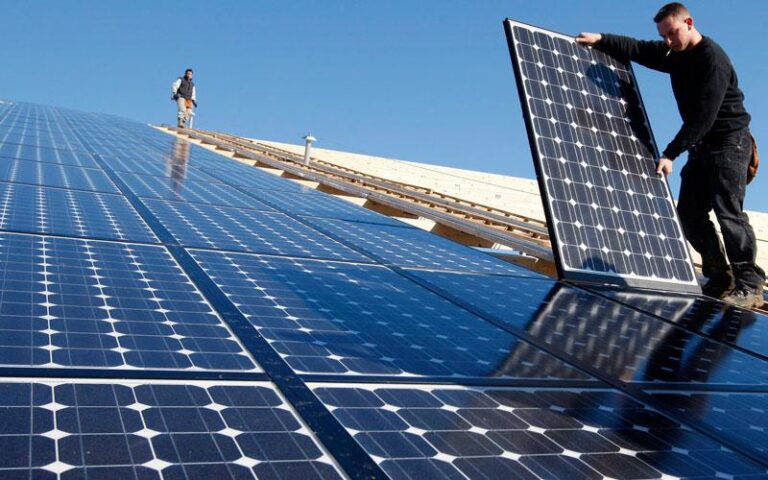 Υπουργείο Παιδείας και ΑΗΚ μελετούν εγκατάσταση φωτοβολταϊκών σε όλα τα σχολεία