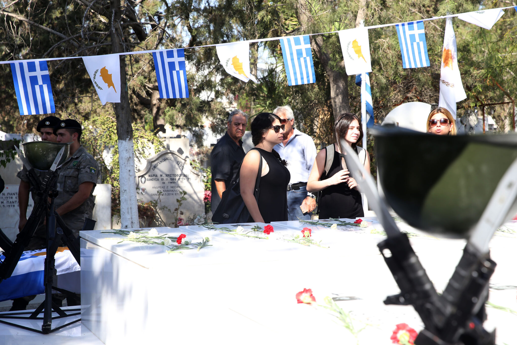 «Άναψαν» τα αίματα από την παρουσία ΕΛΑΜ (ΒΙΝΤΕΟ)