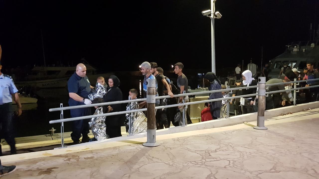 Επιχείρηση για τη διάσωση 143 μεταναστών απο τη θάλασσια περιοχή Πωμού (ΦΩΤΟ)