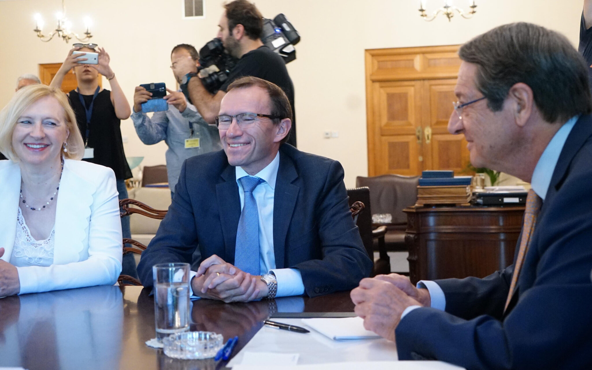 Επιμένει στα ίδια, εκνευρίζοντας περαιτέρω το Προεδρικό ο Έιντε