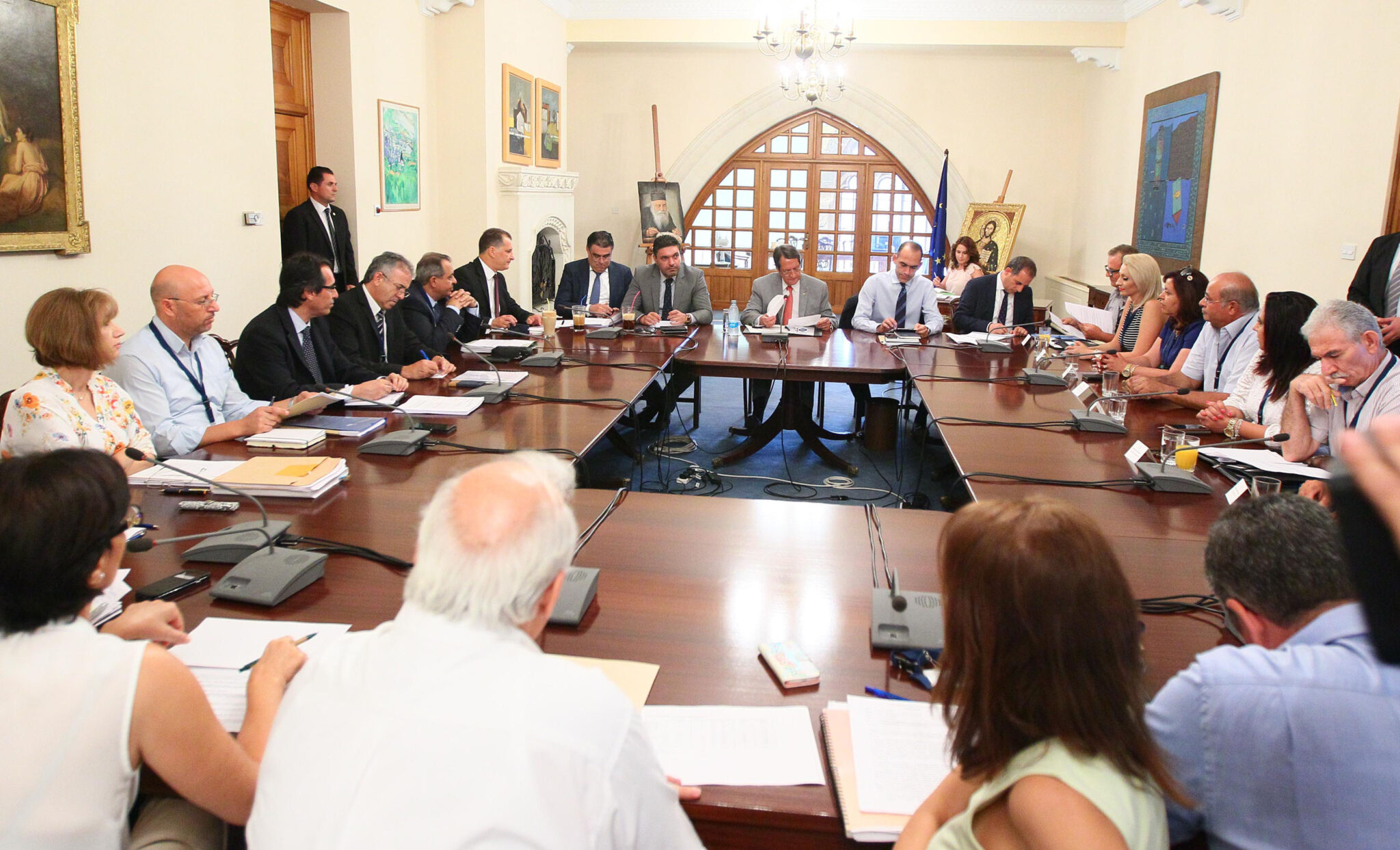 Τόνοι ελαστικών μεταφέρονται στο Βασιλικό (ΒΙΝΤΕΟ)