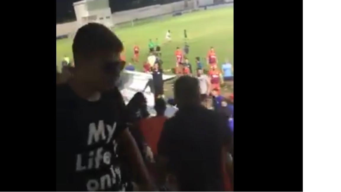 Τραγικά επεισόδια στο Δασάκι με επίθεση οπαδών στην κερκίδα (ΒΙΝΤΕΟ)