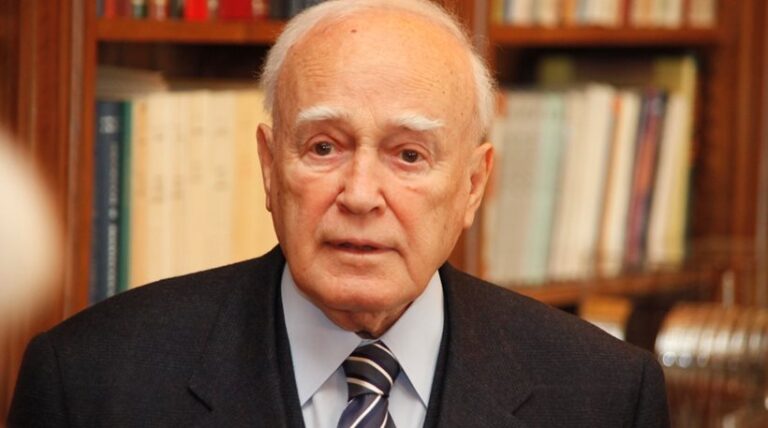 Στο νοσοκομείο, ο Τέως Πρόεδρος της Ελληνικής Δημοκρατίας Κάρολος Παπούλιας