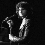 Jim Morrison: 46 χρόνια από το θάνατο του τραγουδιστή των “The Doors”