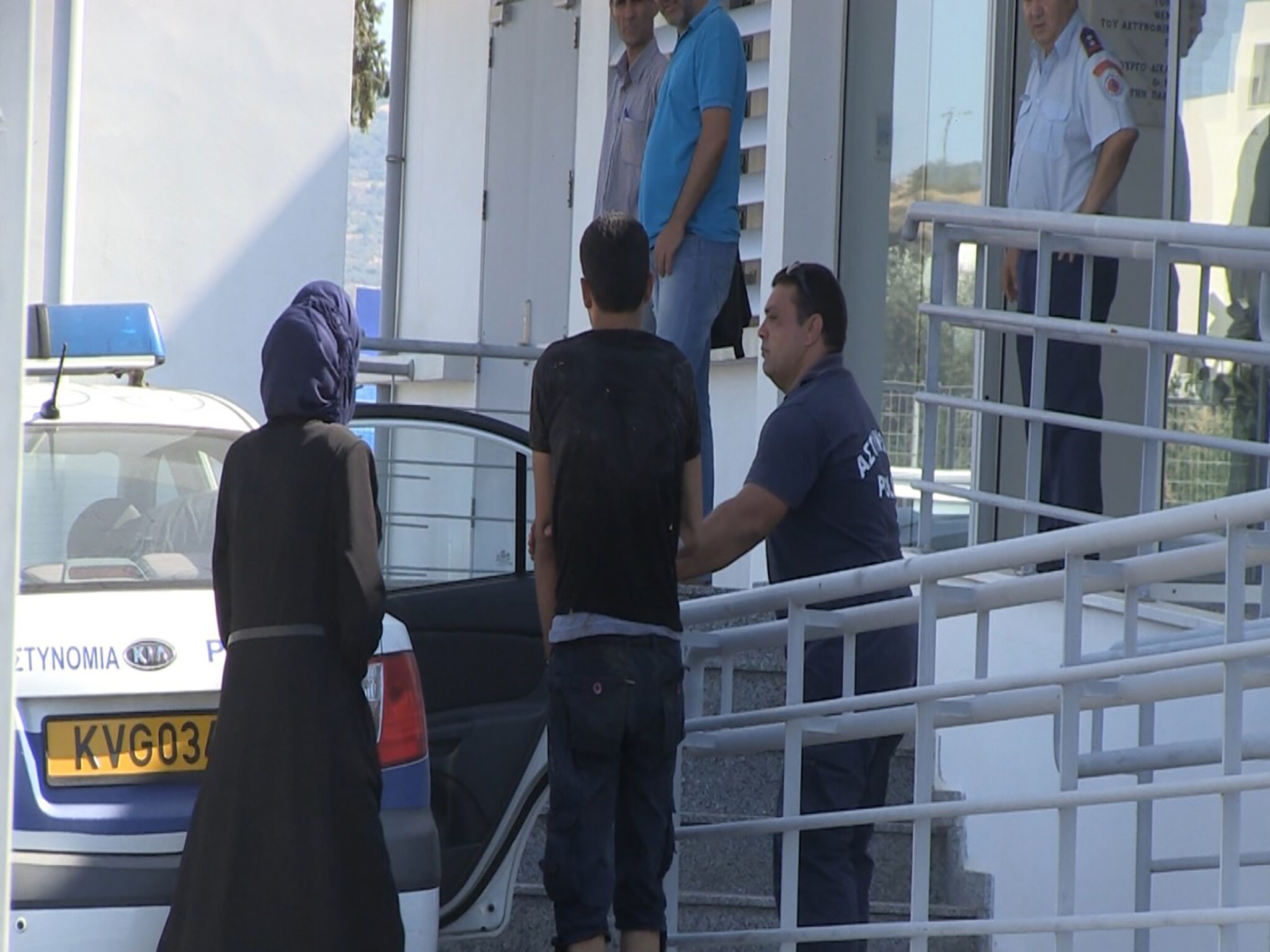 Υπό κράτηση οι επτά από τους 85 μετανάστες που έφτασαν στην Κύπρο (ΒΙΝΤΕΟ)