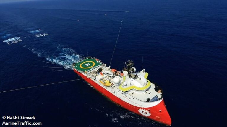 Συνεχίζει την πόντιση καλωδίων νότια της Πάφου, το τουρκικό ερευνητικό Βarbaros